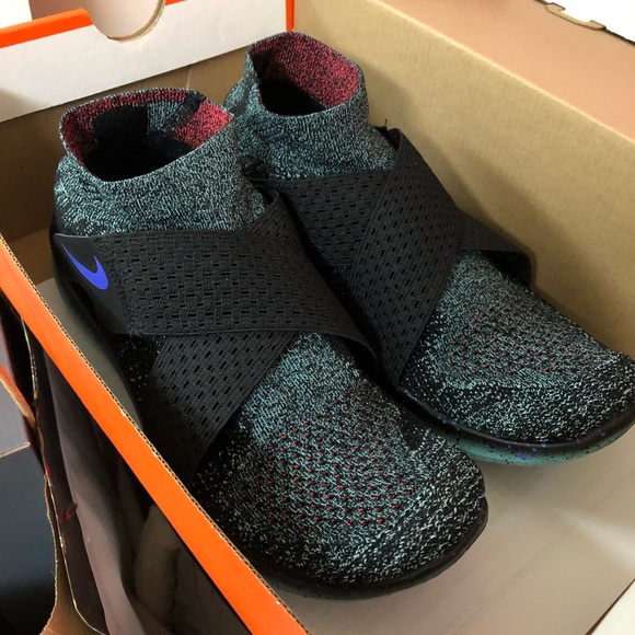 Nike Shoes - Nike free rn motion flyknit velcro sneakers